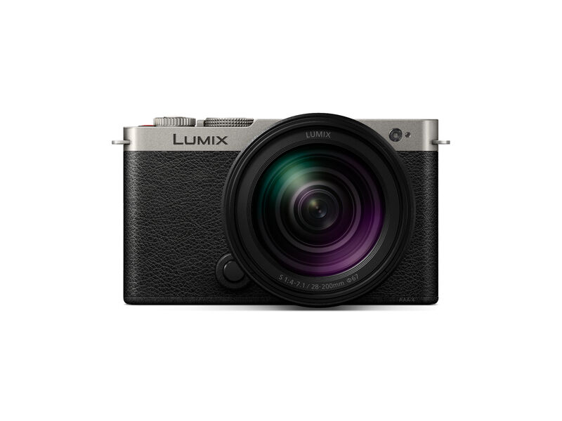 1022731_C.jpg - Panasonic Lumix S9 Mirrorless Camera with 28-200mm Kit Silver