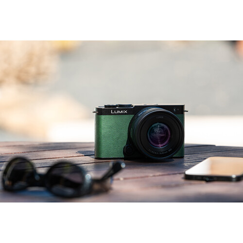 1022725_E.jpg - Panasonic Lumix S9 Mirrorless Camera with S 20-60mm f/3.5-5.6 Lens (Olive Green)