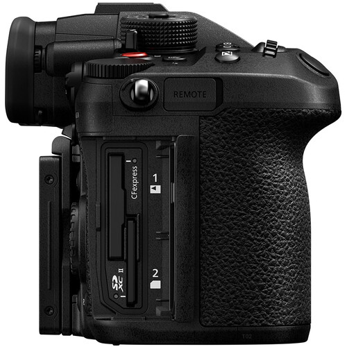 1023099_B.jpg - Panasonic Lumix GH7 Mirrorless Camera with 12-60mm f/2.8-4 Leica Lens