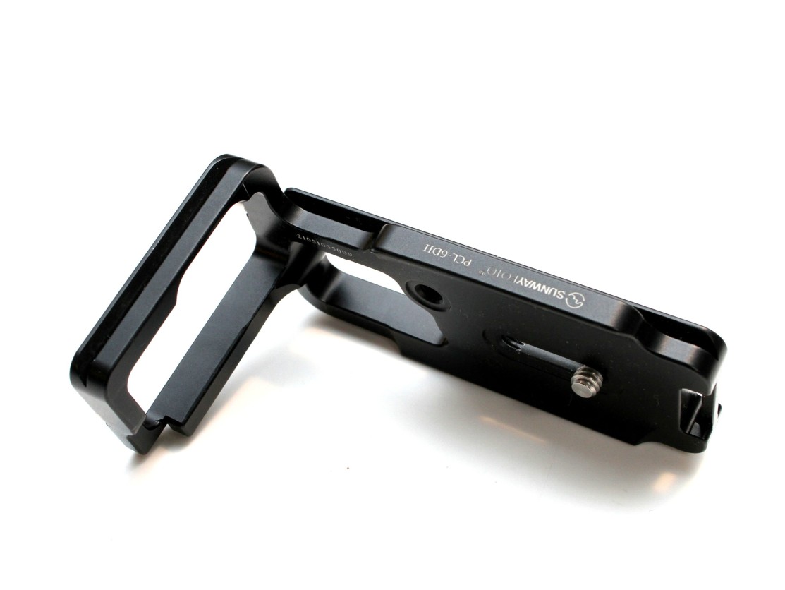 L-bracket quick release for Canon 6D II